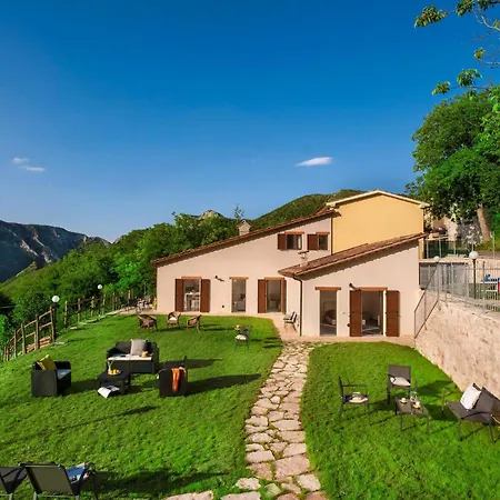 Feriehus Acquanera Marcheholiday, Mit Privatem Pool Piobbico