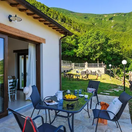 Feriehus Acquanera Marcheholiday, Mit Privatem Pool